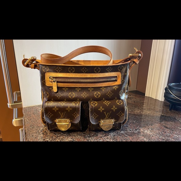 AUTHENTIC Louis Vuitton Hudson GM - Picture 1 of 13
